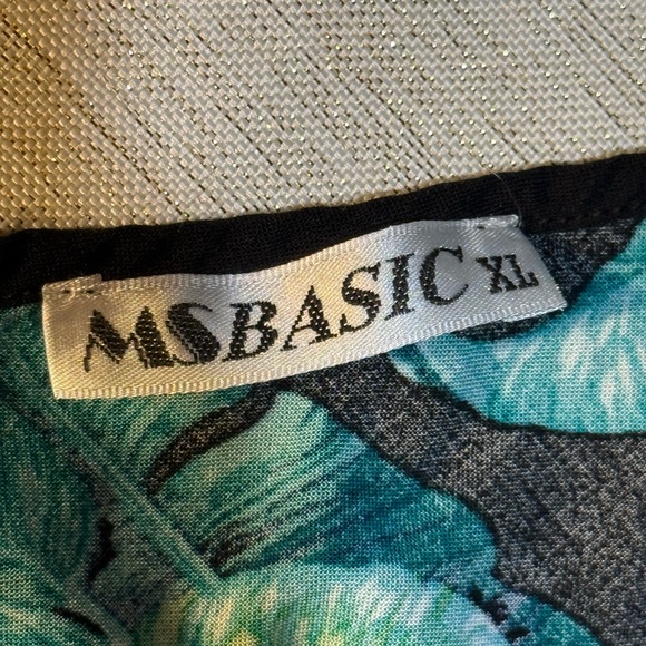 Elegant Black Dress with Green Leaf Pattern - Picture 7 of 10